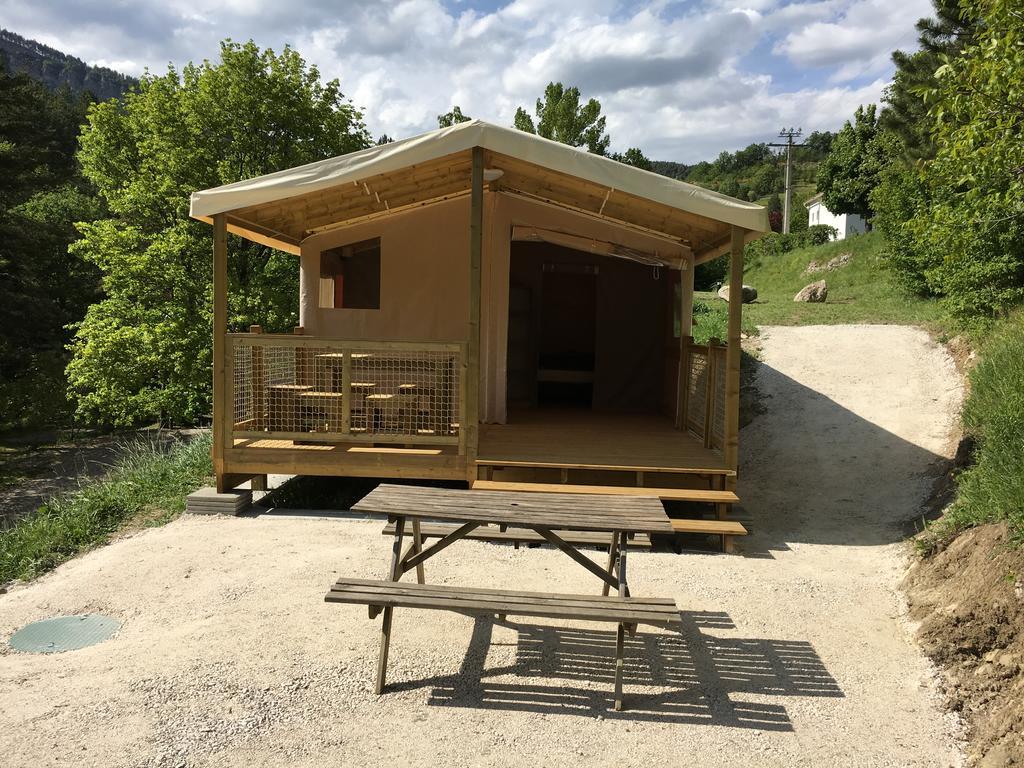 Camping Calme Et Nature Кастеллан Экстерьер фото